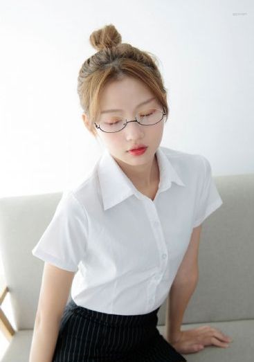 闭店后只有我们两个人的沙龙